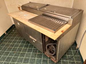 lot 277 image: Preparing Table needs Repair 62L 35 D 42 H