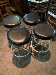 lot 215 image: 4 Barstools 16x29H