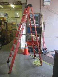 lot 1 image: (FD) Werner 8 Foot Fiberglass Ladde...