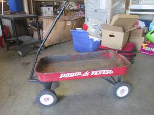 lot 9 image: (EW3) Radio Flyer Wagon - Box is 33...
