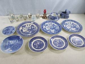 lot 89 image: (CS) Vintage Plates and Other Misc...