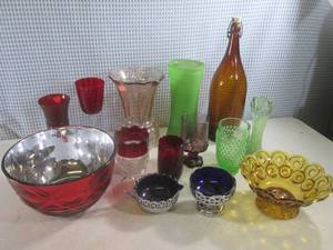 lot 106 image: (BS) Assorted Colored Glass Decor...