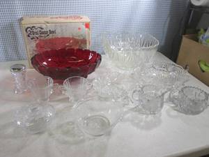 lot 116 image: (D-3) Assorted Decorative Glass...