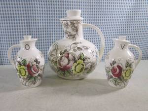 lot 122 image: (CNTR) Vintage Nasco Rosevine Caraf...