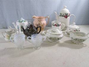 lot 123 image: (CSB) Vintage Tea Pots, Creamers an...