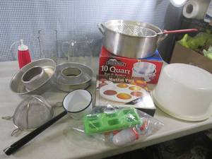 lot 127 image: (A-1T) Assorted Kitchen Items...