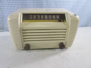 lot 136 image: (A-3) Vintage RCA Victor Model 65X2...