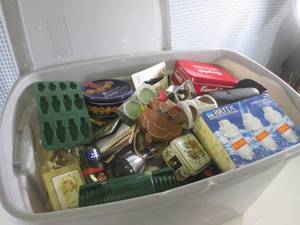 lot 170 image: (EW5) 18 Gallon Unsorted Tote Full ...