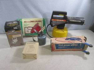 lot 174 image: (F-2) Lot of Misc - Electric Bug Ki...