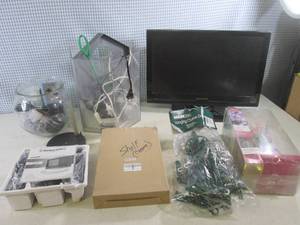 lot 175 image: (EW5) Lot of Misc - Satellite Radio...