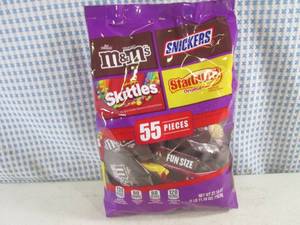 lot 216 image: (B-3) 55pc Bag of Assorted Candy Pa...