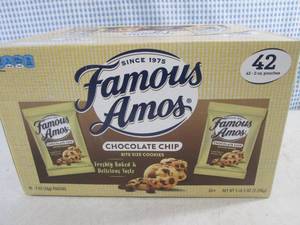 lot 232 image: (C-1) Case 42 Pouches Famous Amos C...