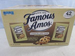 lot 233 image: (C-1) Case 42 Pouches Famous Amos C...