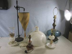 lot 276 image: (EC1) Assorted Vintage Lamps and Ha...