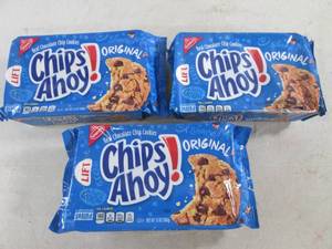 lot 284 image: (B-3) 3 Packs of Chips Ahoy Origin...