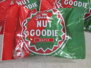 lot 289 image: (B-1) 20 Nut Goodie Maple Best by F...