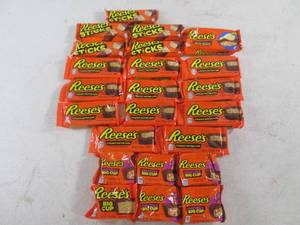 lot 290 image: (B-3) 23 Assorted Reeses Peanut But...