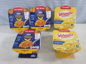 lot 298 image: (C-1) 3 Kraft 2 Velveeta Big Bowl M...