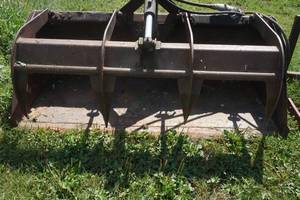 lot 5 image: grapple bucket
