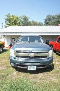 lot 9 image: Chevrolet Extended cab