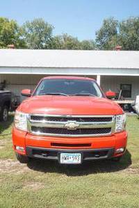 lot 10 image: Chevrolet Crew Cab