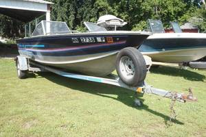lot 13 image: Blue Fin Boat