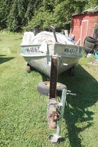 lot 16 image: Alumacraft boat