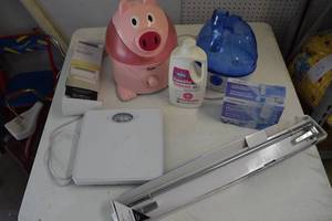 Housewares lot including humidifier...