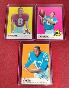 lot 56 image: (3) 1969 Topps Football Cards - 1 HOFer