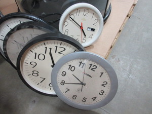 lot 108 image: BATTERY OPERATED WALL CLOCKS