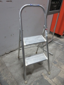 lot 150 image: WERNER ALUMINUM STEP LADDER