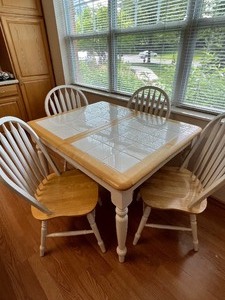 lot 91 image: Tile Top Kitchen Table and Chairs