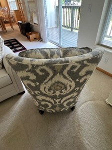 lot 29 image: Beautiful Upholstered Livingroom Chair by King Hickory