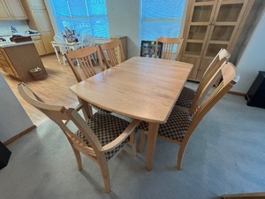 lot 15 image: Beautiful Dining Room Table and Chair set by Bermex International Inc.