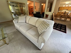 lot 46 image: Like New King Hickory Livingroom Sofa