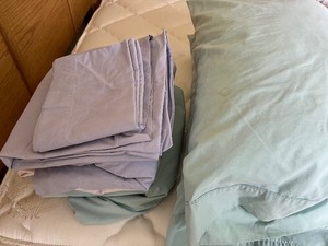 lot 68 image: Mixed Lot of Linens