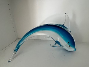 lot 104 image: Amazing Large Crystal Dolphin