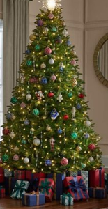 lot 27 image: 7.5 ft Cedarburg Fir Christmas Tree Pre-Lit 500 lights