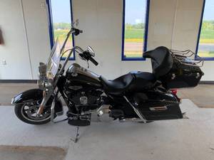 lot 303 image: 2016 Harley Davidson Road King