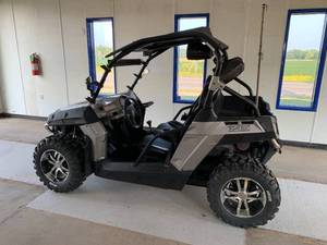 lot 307 image: 2016 CFMOTO Z6 Side by Side