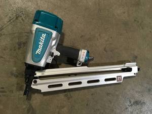 Makita Pneumatic 3-12 in. 21° Full Round Head Framing Nailer Customer Returns See Pictures
