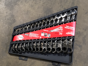Milwaukee 144-Position Flex-Head Ratcheting Combination Wrench Set Metric (15-Piece) Customer Returns See Pictures