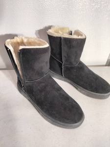 lot 88 image: NEW Womens Size 9 Furry Winter Mid Boots