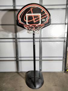 lot 226 image: Lifetime Basketball Hoop