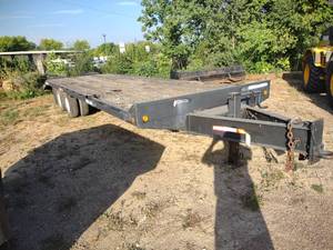 lot 4 image: 2004 Felling Equipment Trailer