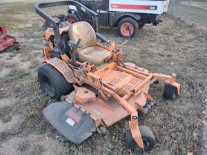 lot 7 image: Zero Turn Mower