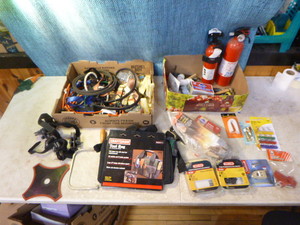 lot 25 image: Garage Items