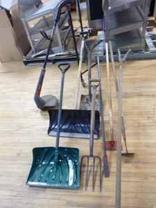 lot 32 image: LawnGarden Tools