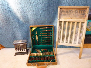 lot 59 image: Vintage Items