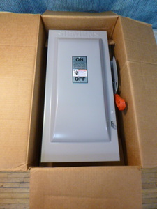 lot 83 image: Siemens Heavy Duty Safety Switch Box
